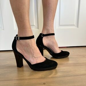 KORS Michael Kors Suede Ankle Strap Heel Size 9